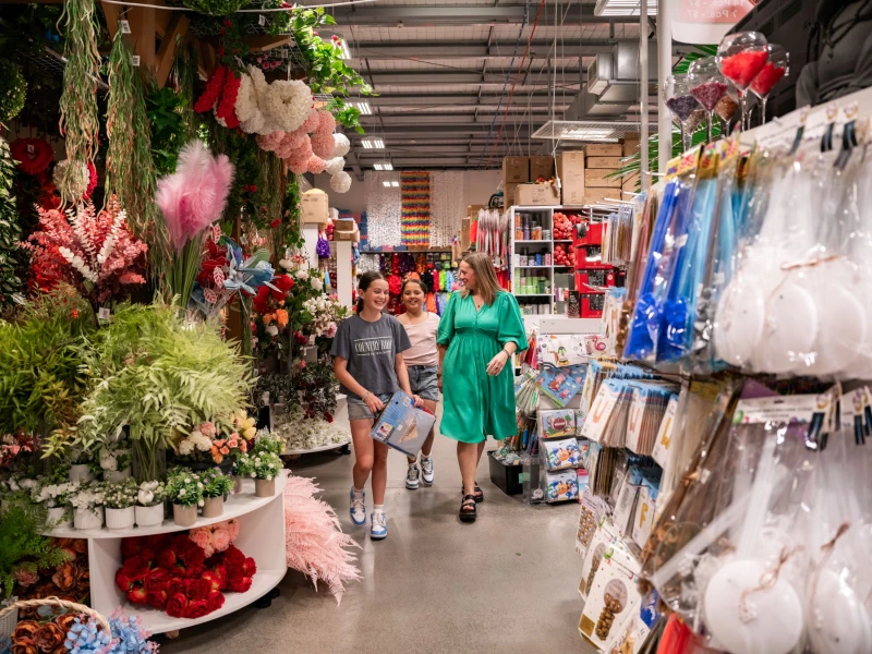 Shopping in Look Sharp